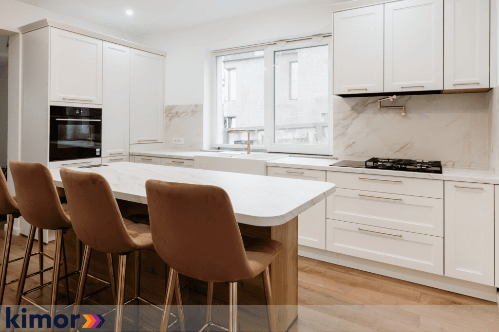 mobilier bucătărie cu blat marmură Carrara bronz, imitație