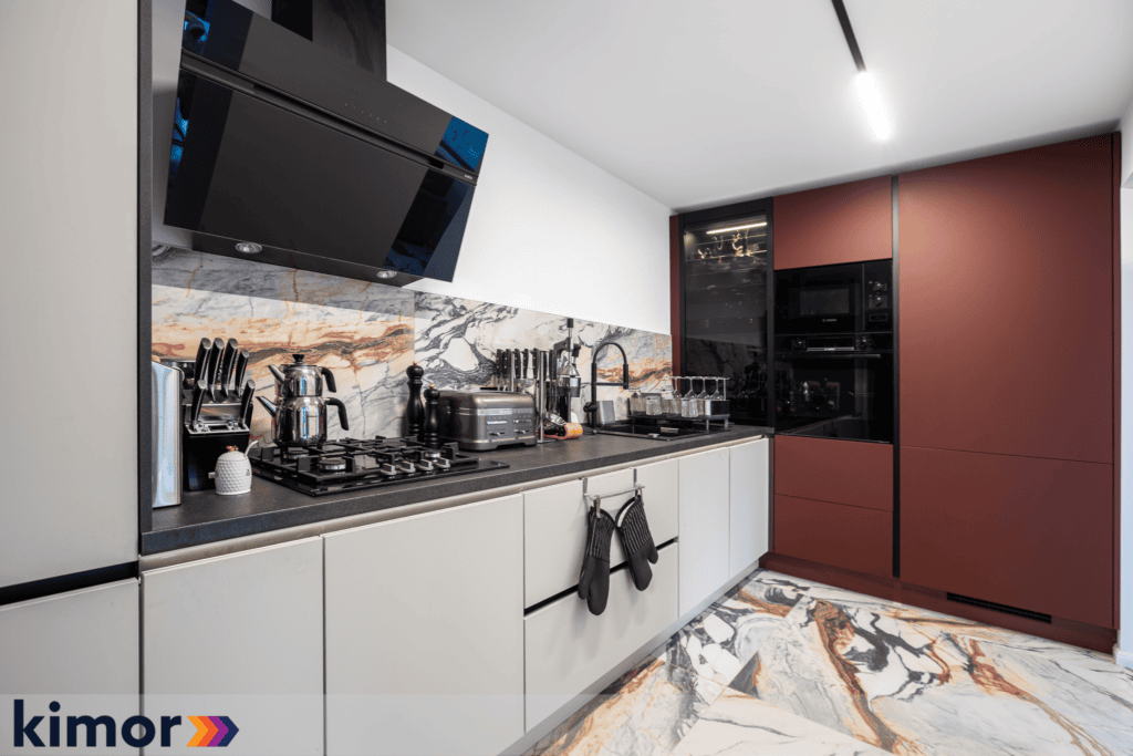 mobilă de bucătărie roșie